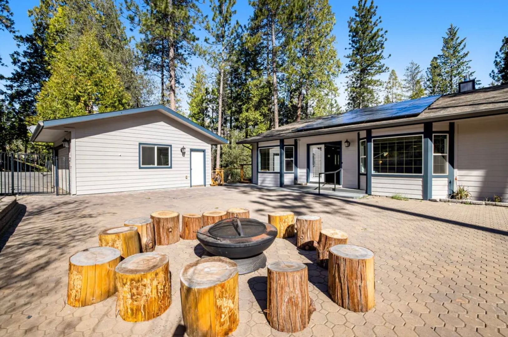 Groveland House: 19926 Pine Mountain Dr