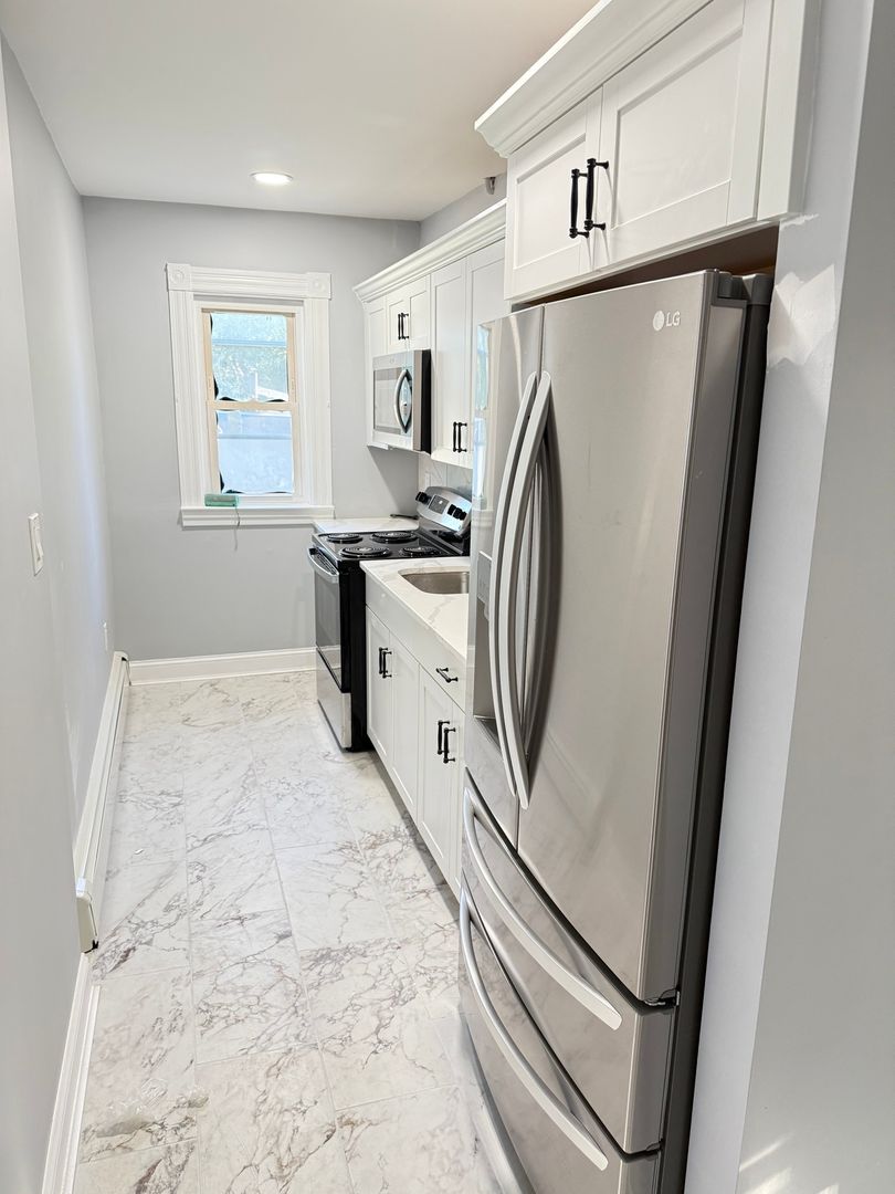 Manchester Townhome: 8 Lamprey St