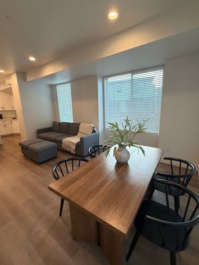 Modern Haven in Sandy – photo 1