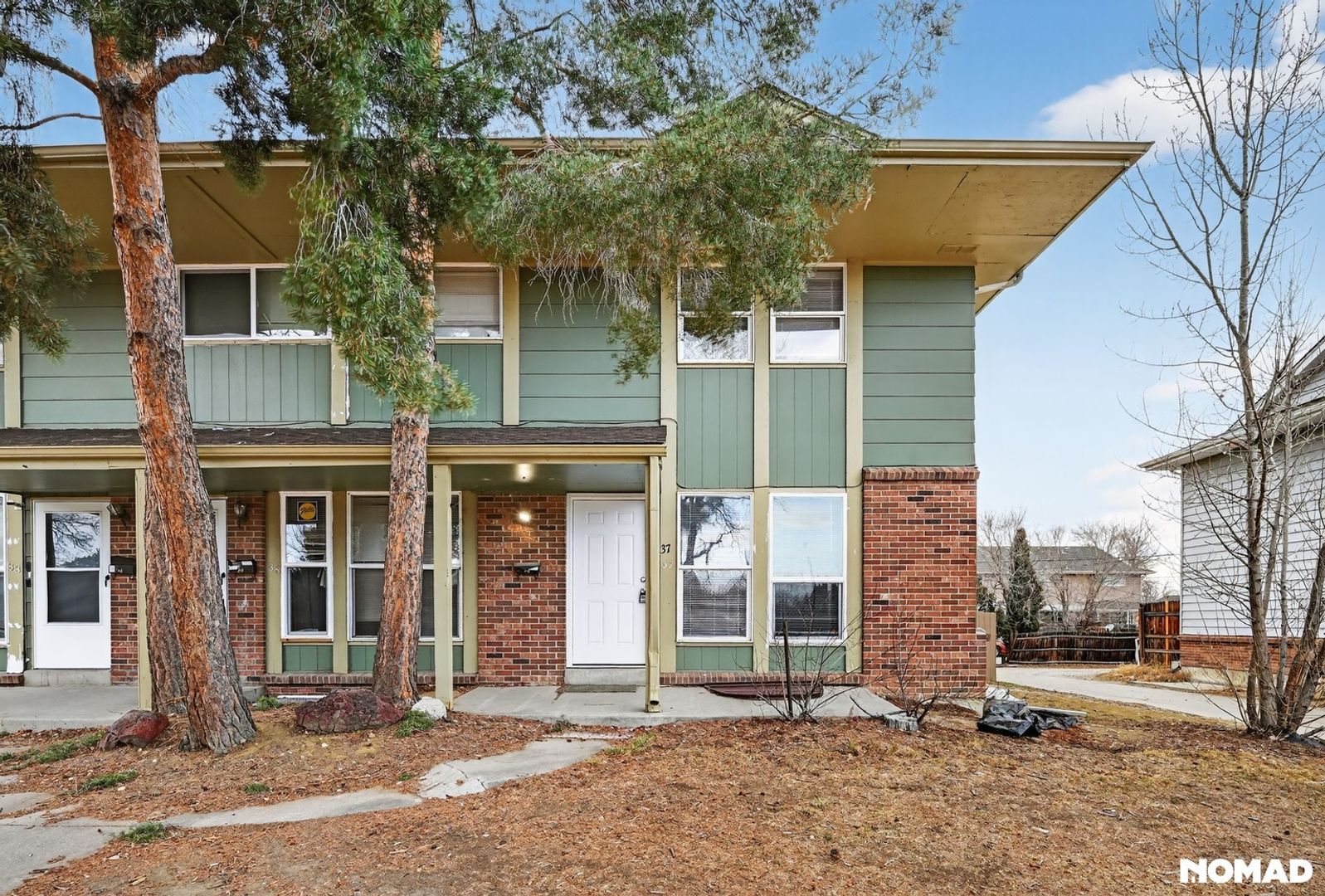 Aurora Townhome: 37 Lima St