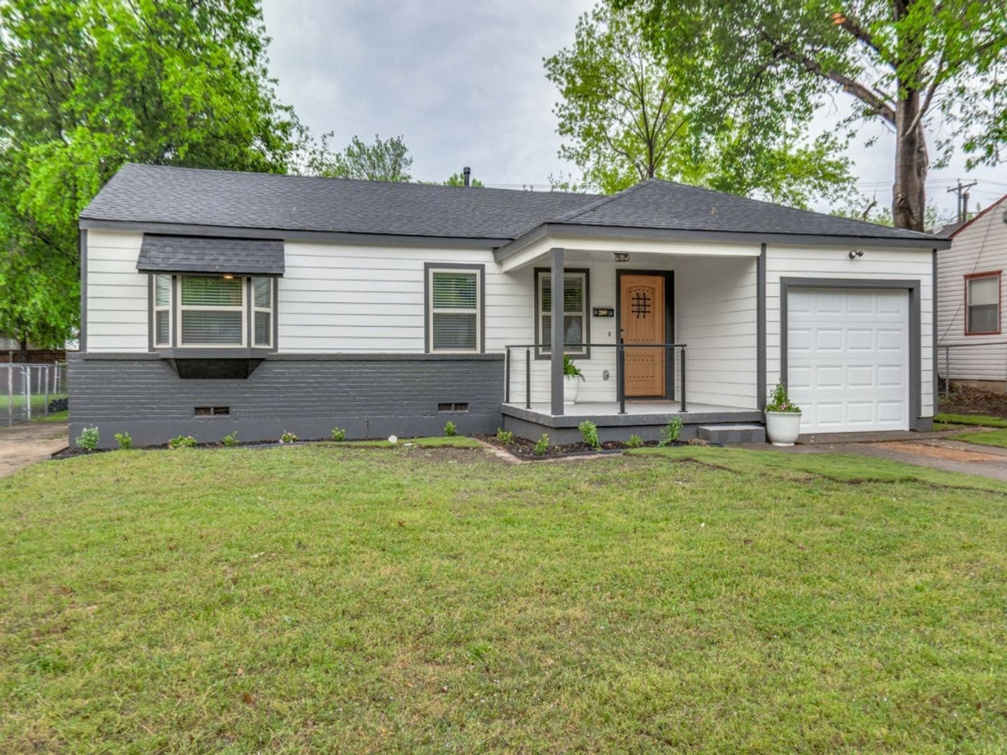 Dallas House: 3160 Bannon Dr