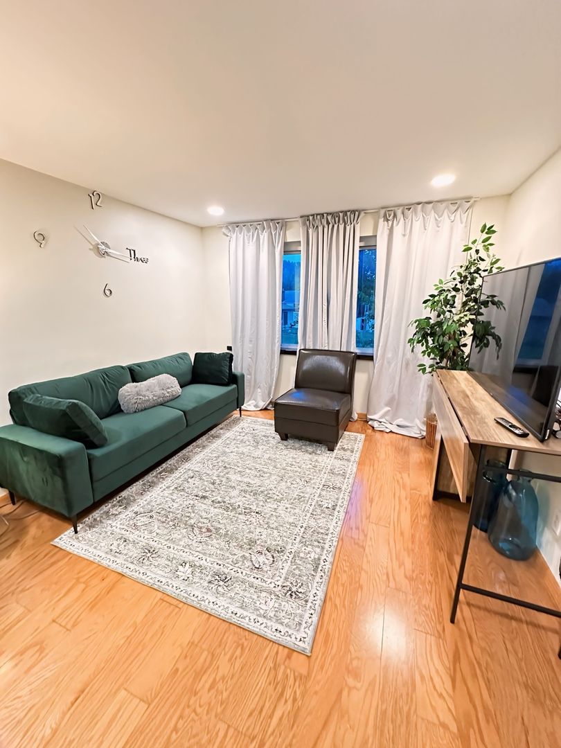 Saint Louis Townhome: 5801 Sunshine Dr