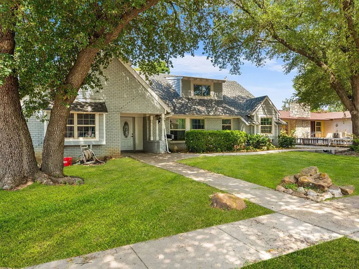 Irving House: 2405 Summit Dr