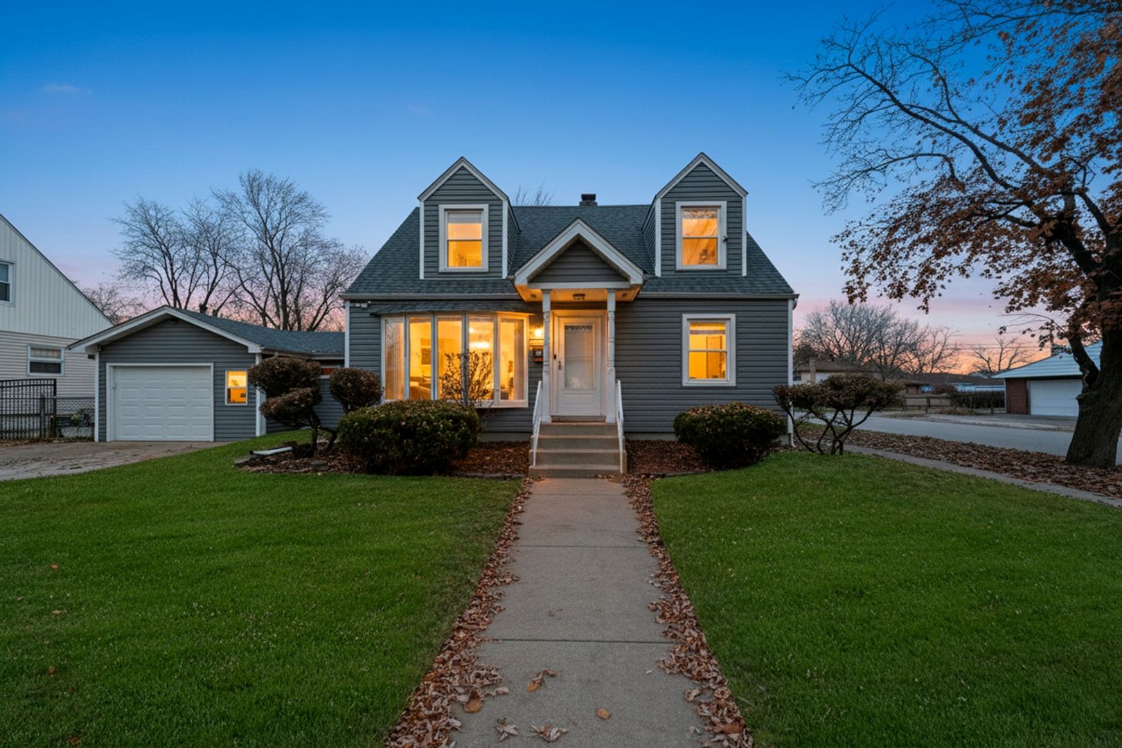 Oak Lawn House: 5352 W 90th St