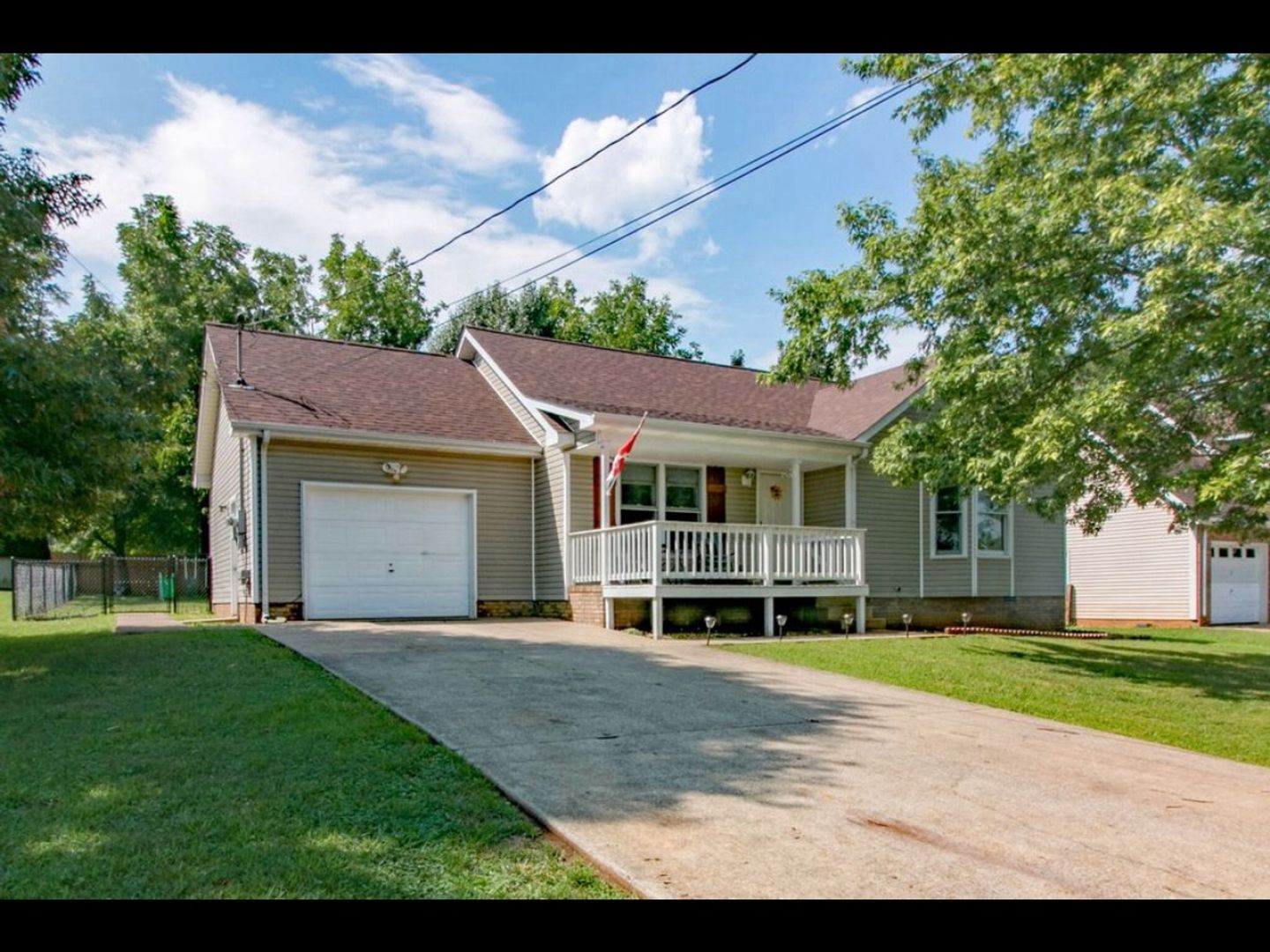 Clarksville House: 296 Audrea Ln