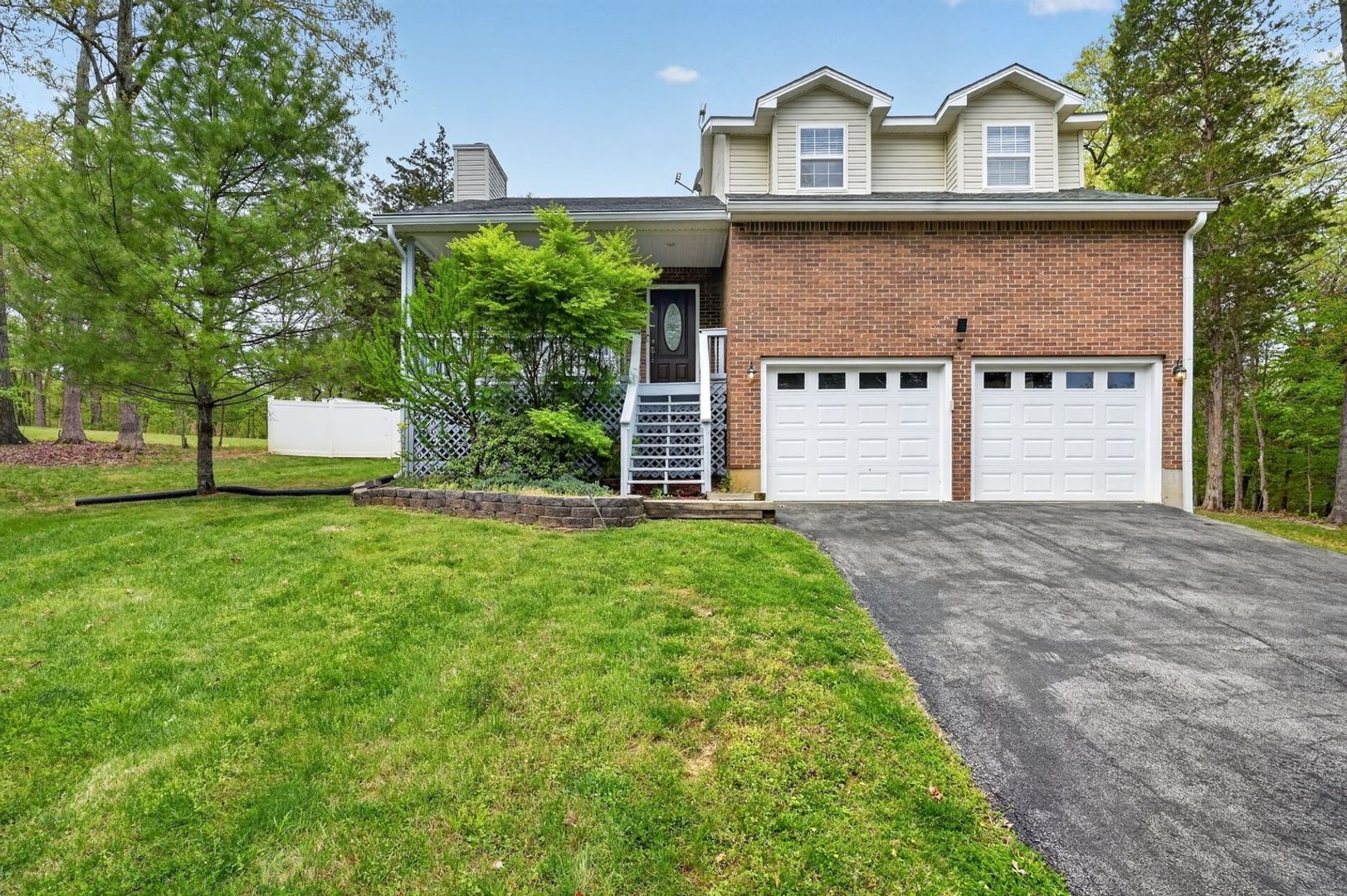 Brandenburg House: 373 Red Wing Rd