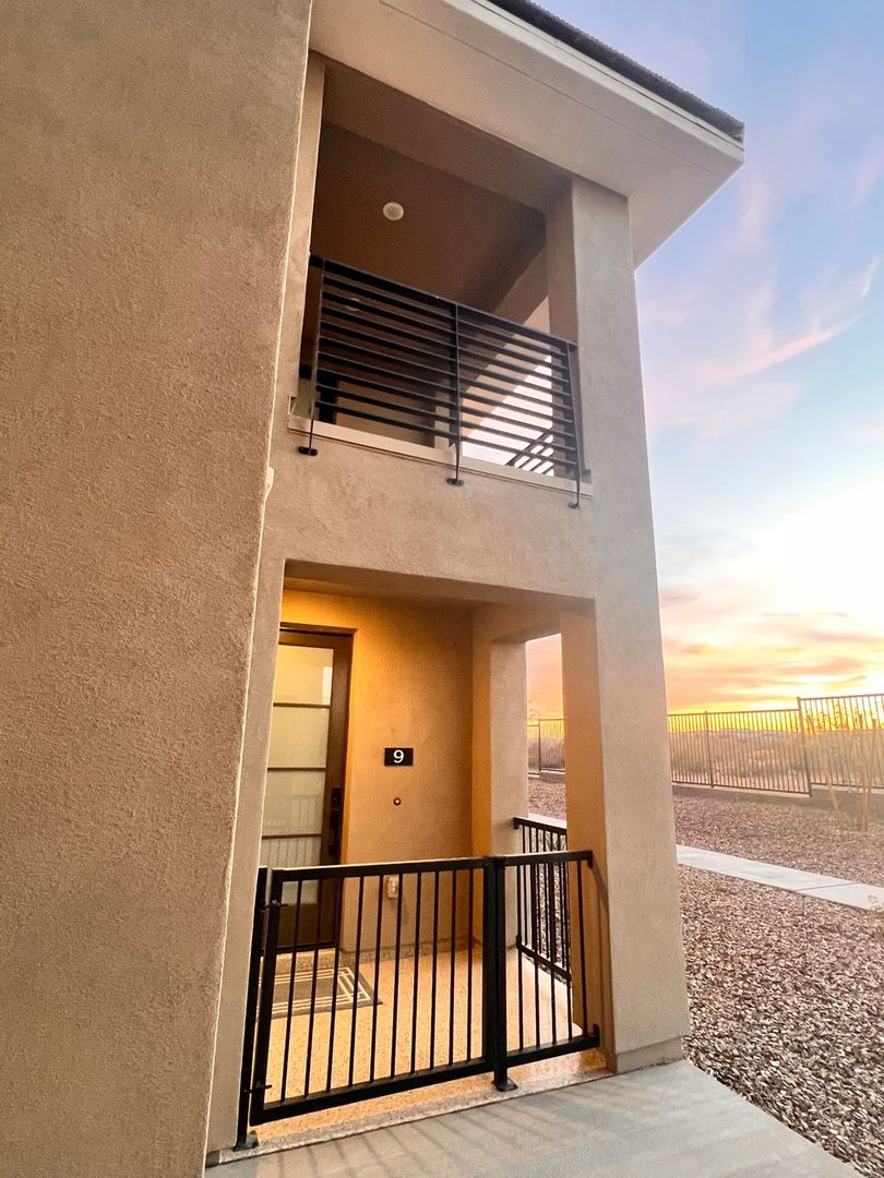 Phoenix Condo: 2121 W Sonoran Desert Dr