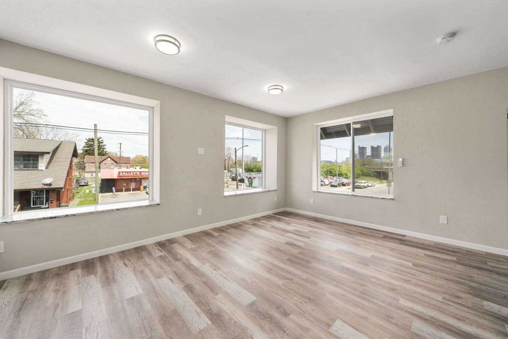 Columbus Townhome: 741 Sullivant Ave