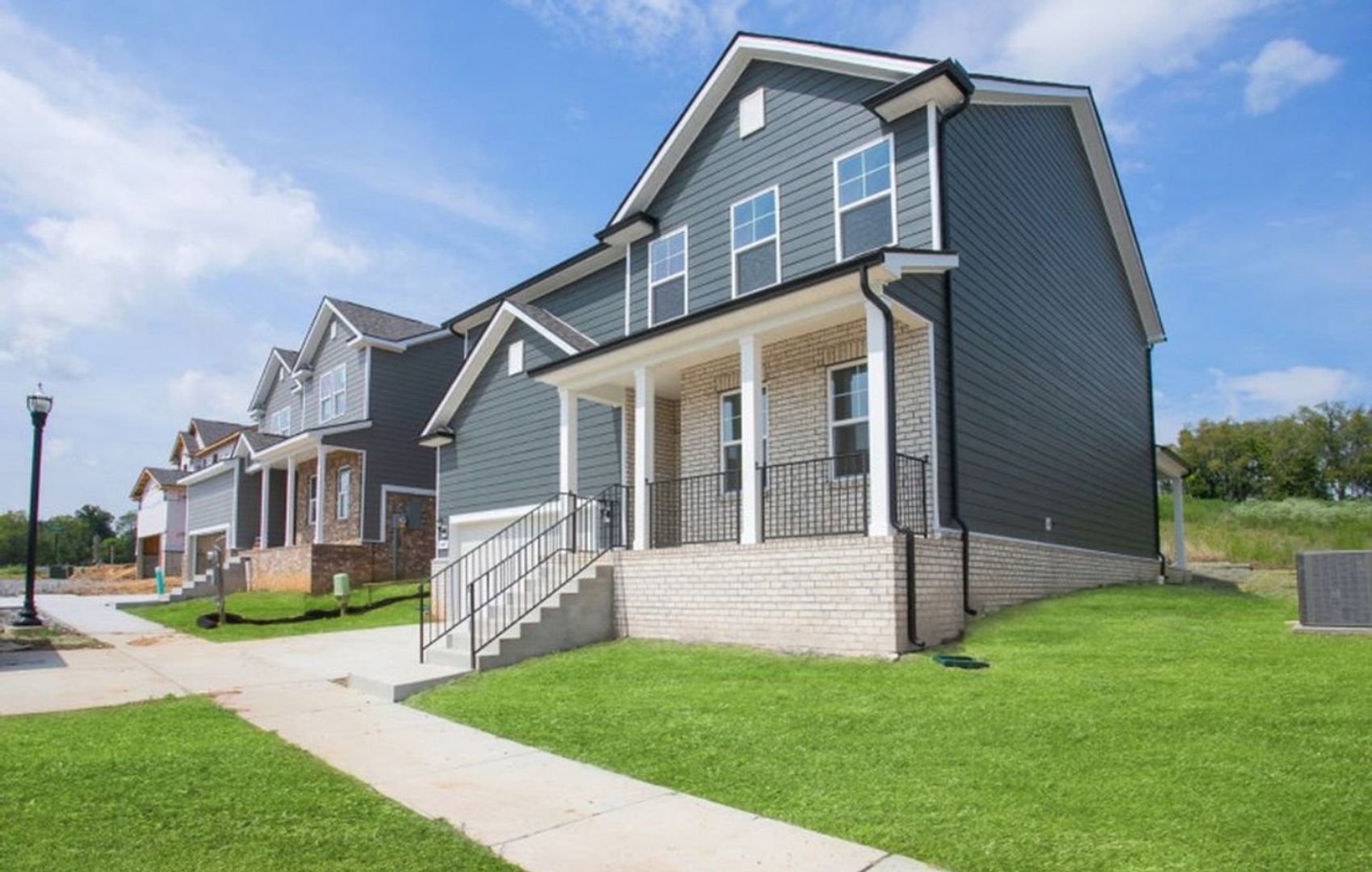 La Vergne House: 448 Jet Stream Dr