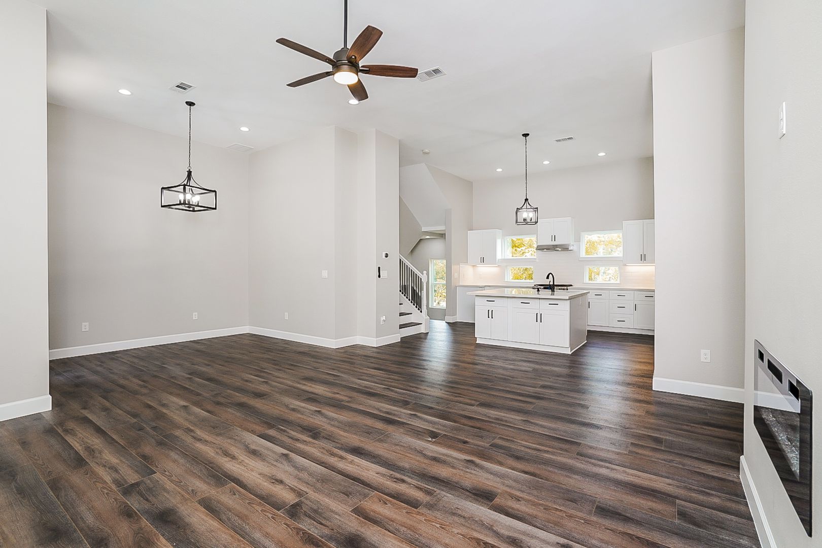 Houston House: 2118 Oatfield Dr