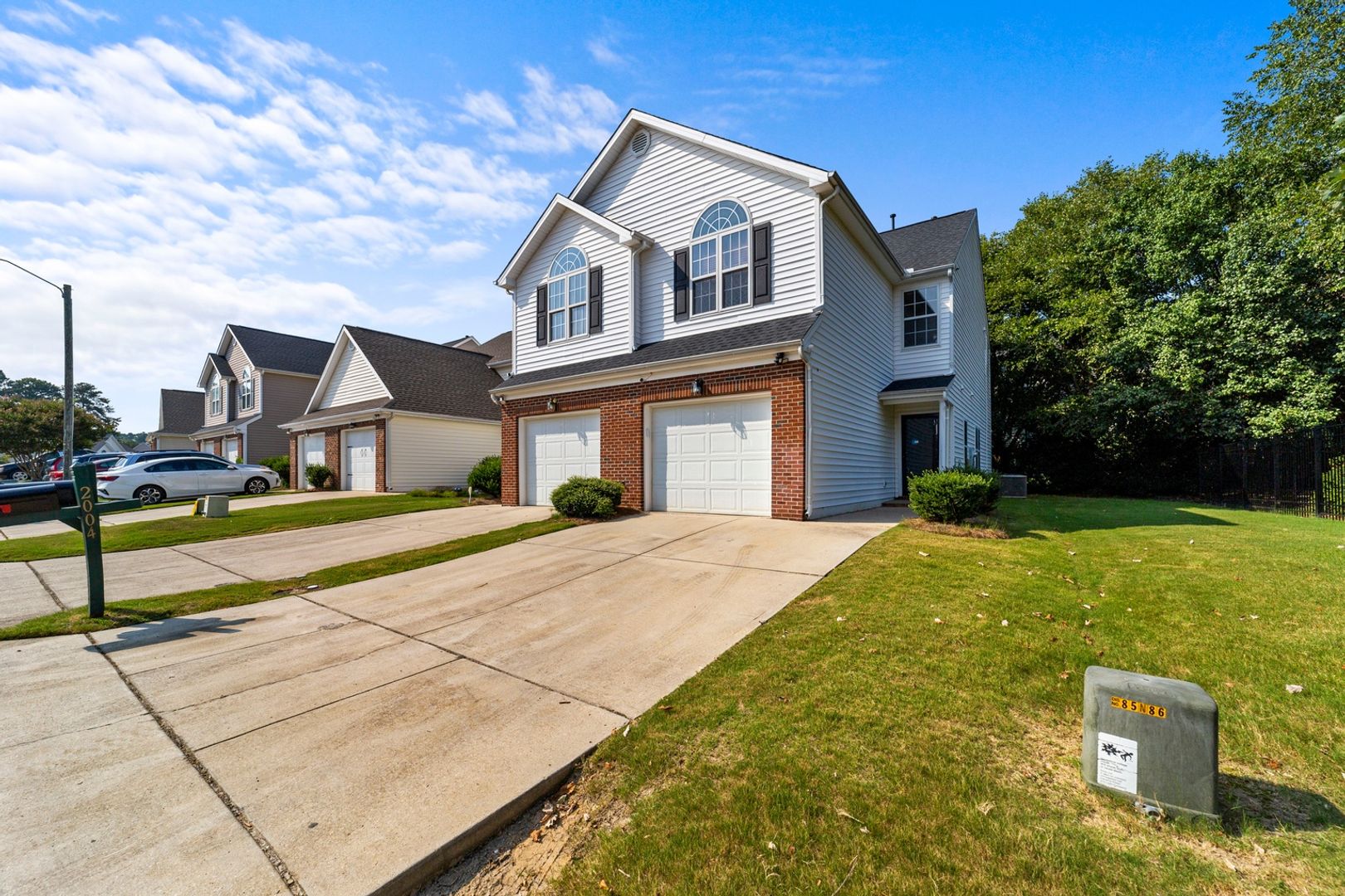 Raleigh House: 2004 Thornblade Dr