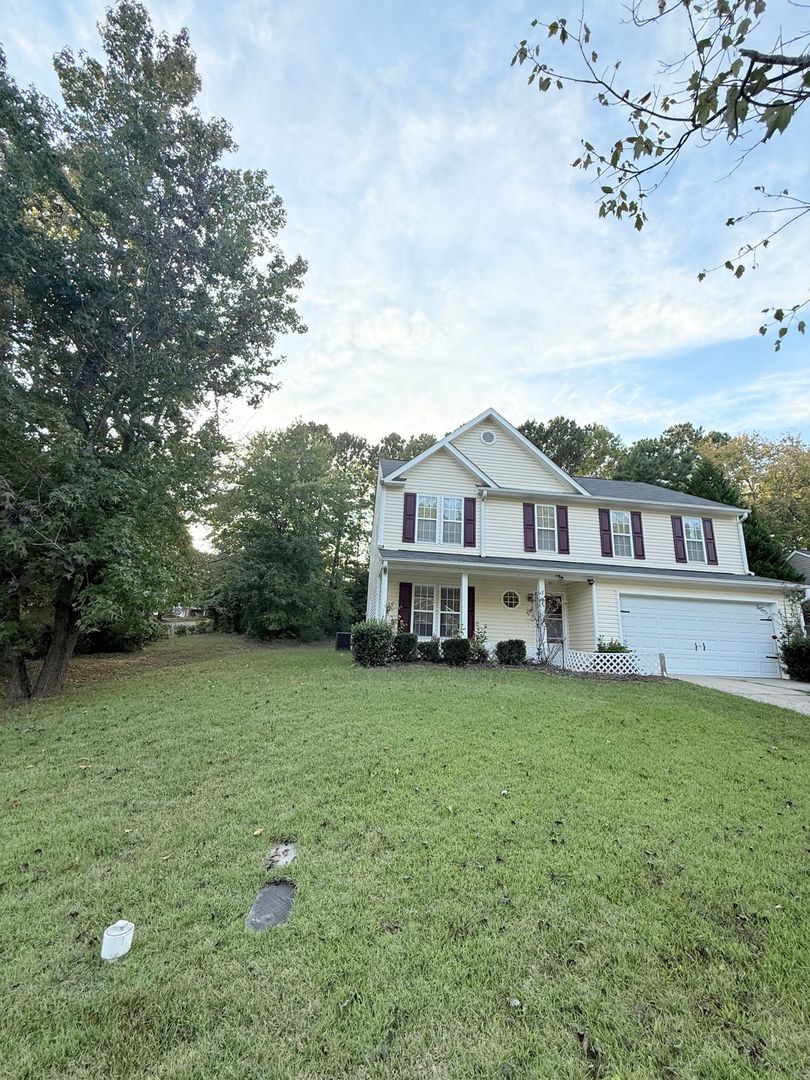 Holly Springs House: 301 Saranac Ridge Dr