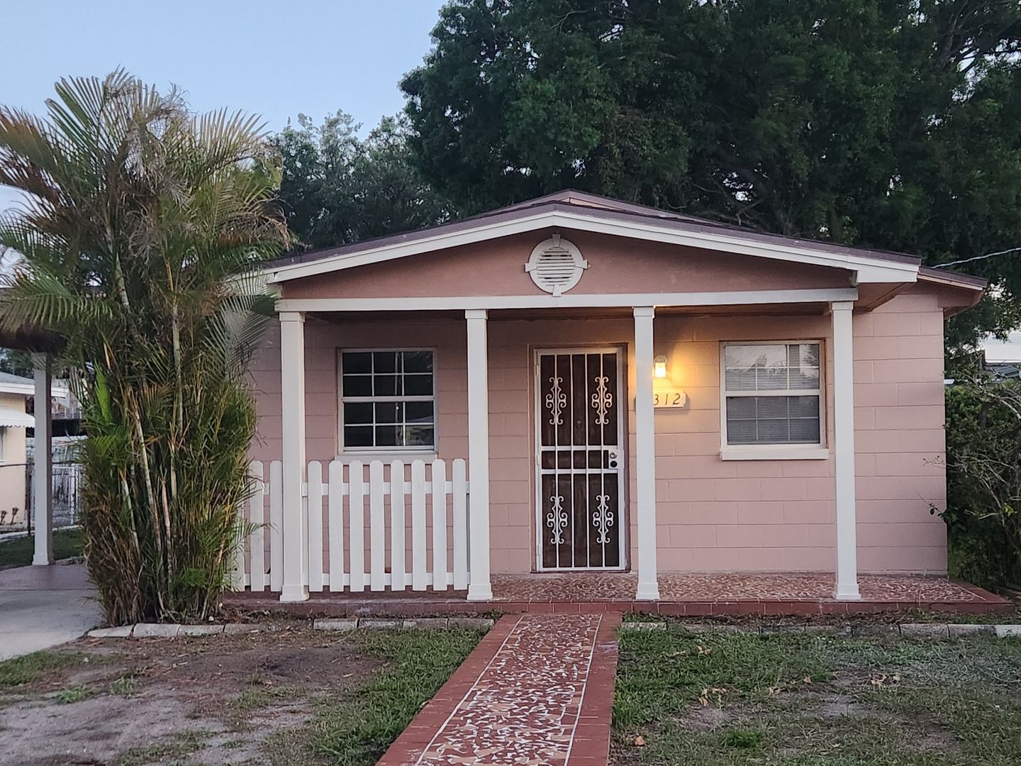 Tampa House: 3312 W Saint Louis St