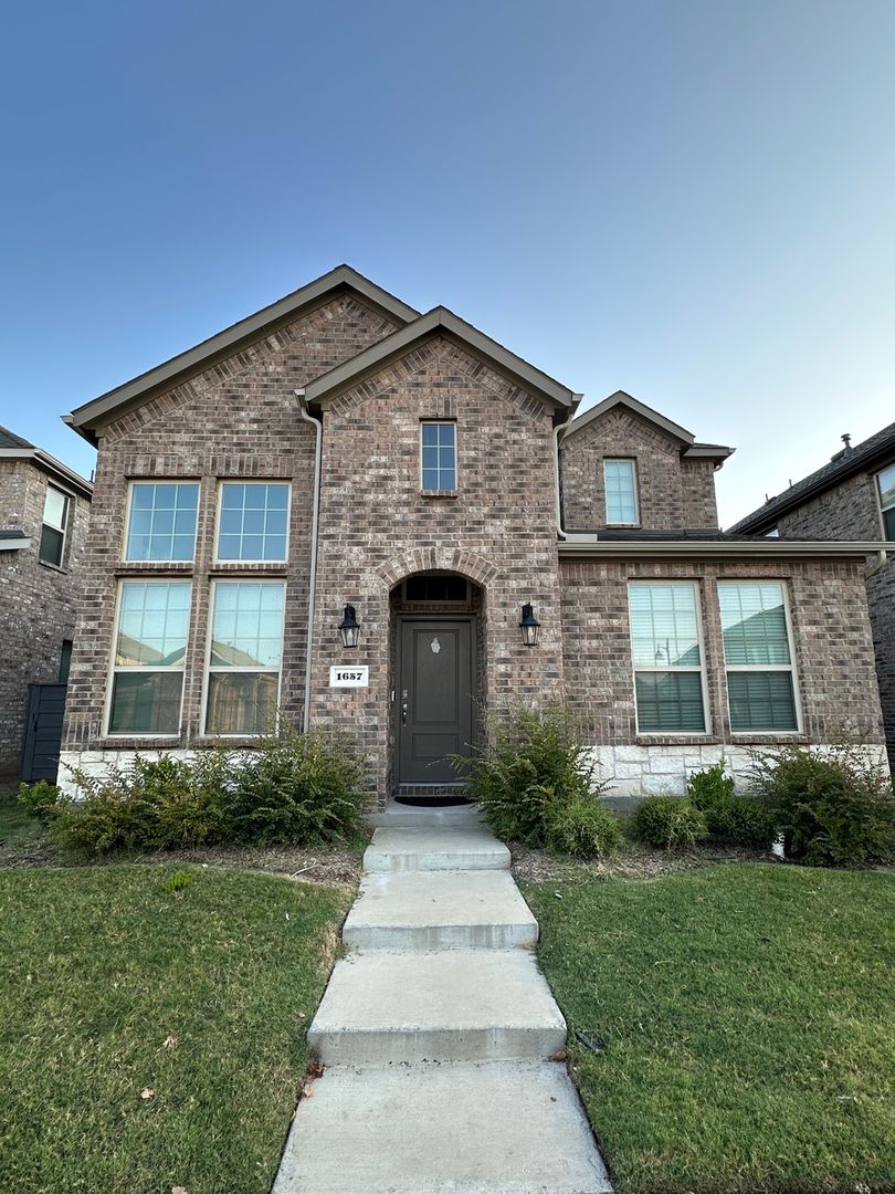 Aubrey House: 1657 Blakely Pl