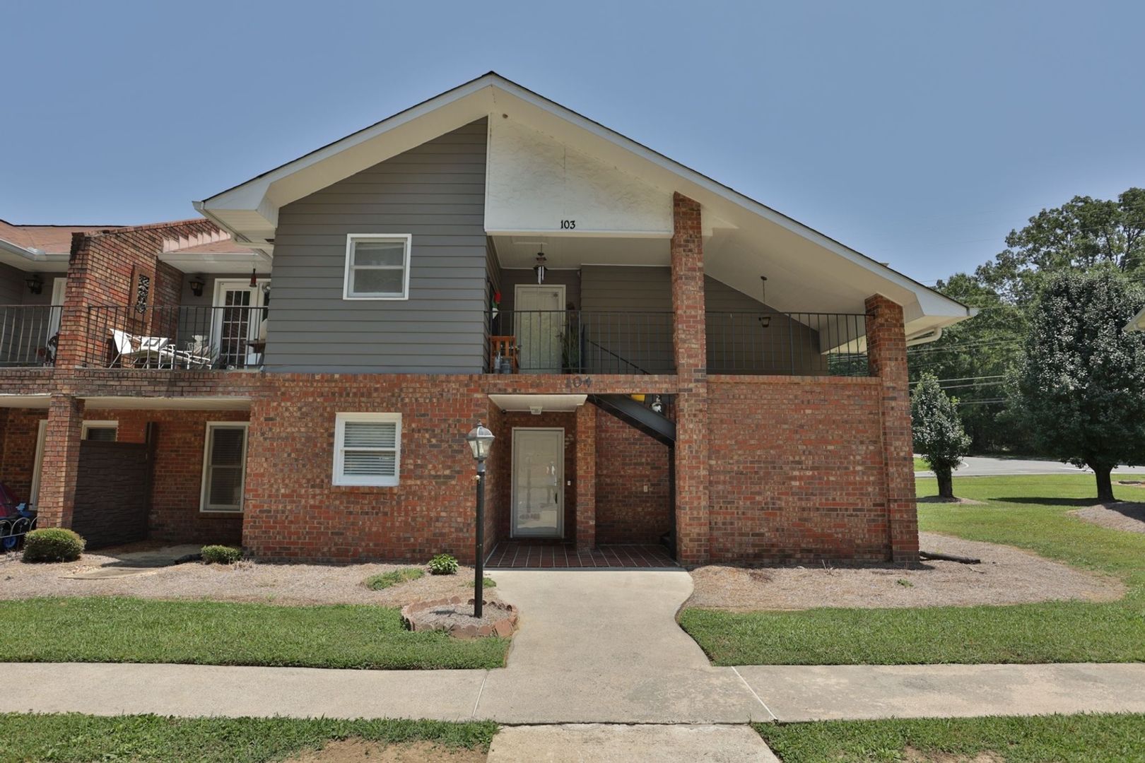 Calhoun Condo: 104 Montclair Dr