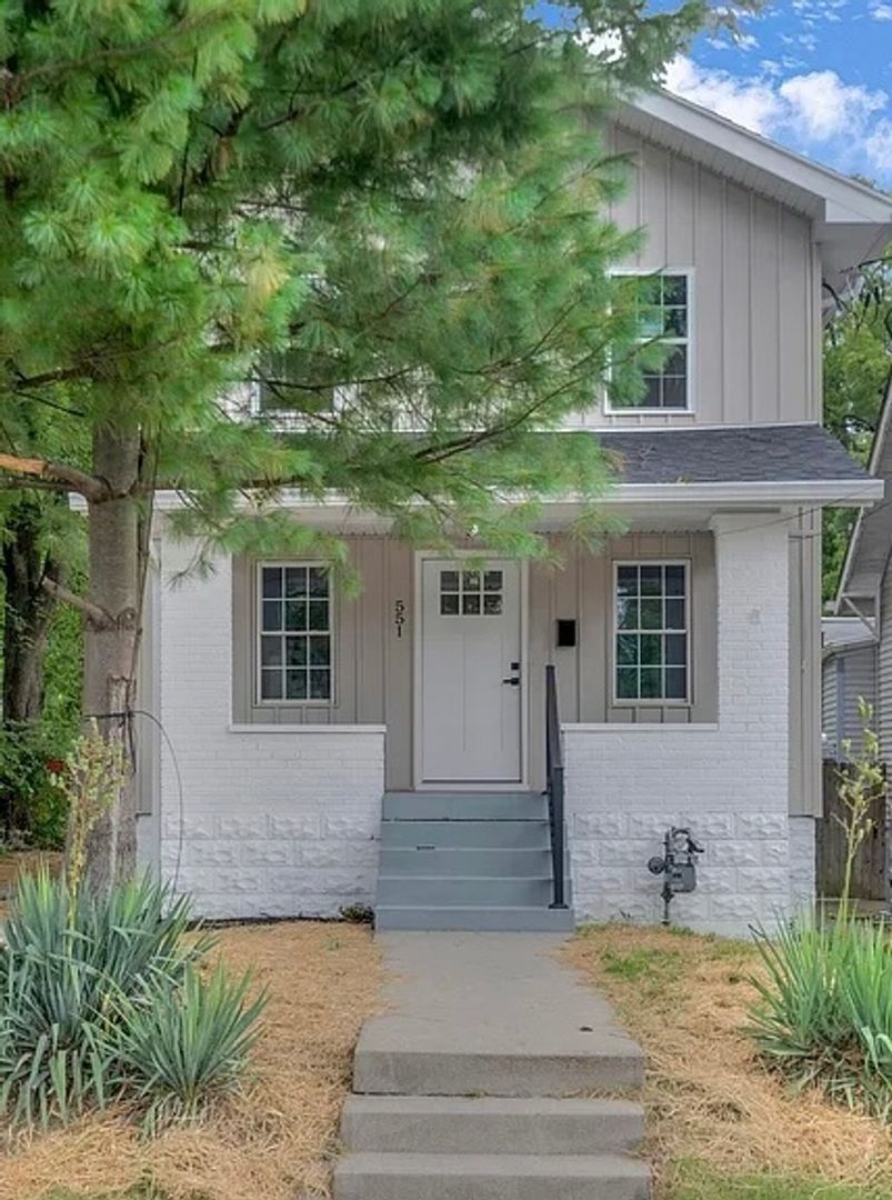 Louisville House: 551 Denmark St