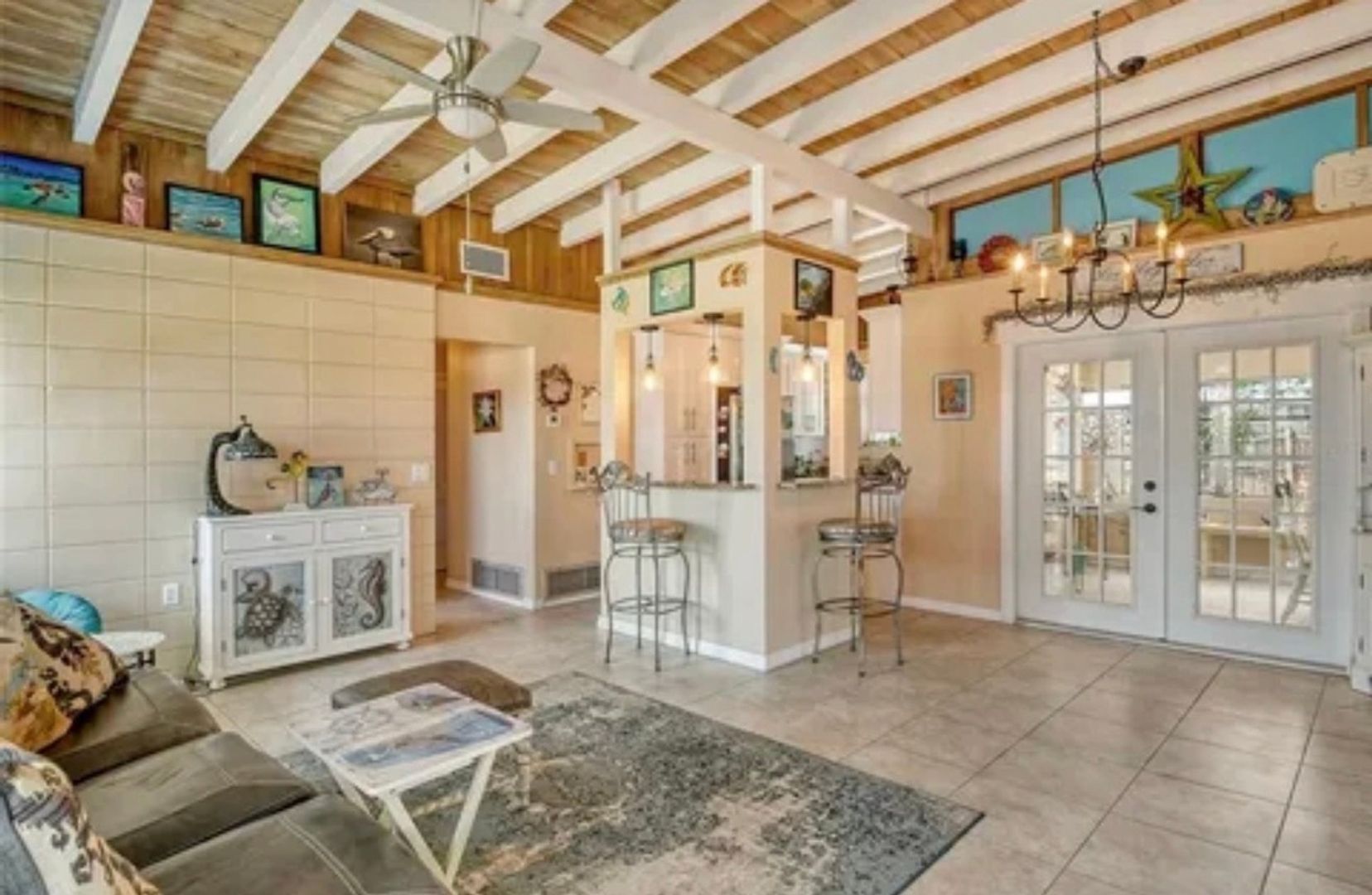 Venice House: 352 Tihami Rd