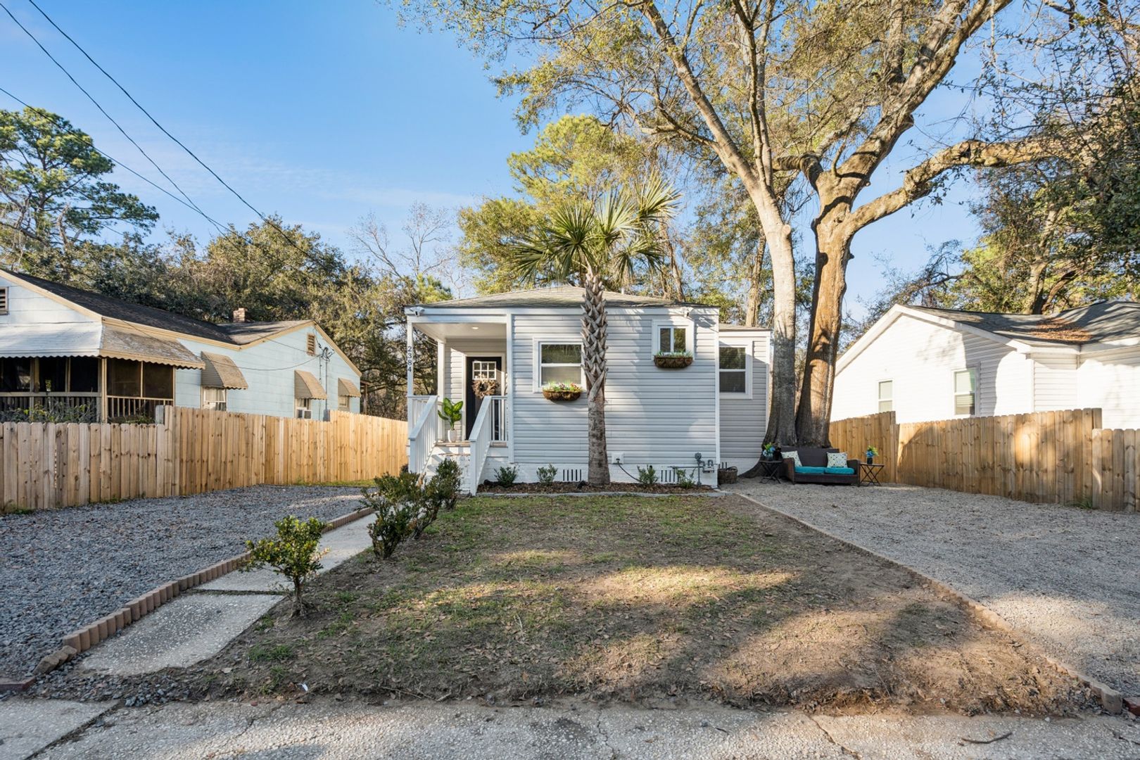 Charleston House: 2384 Cambridge Ave