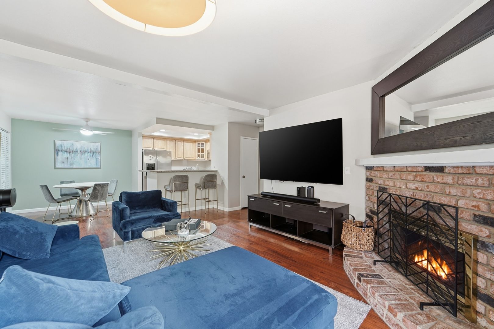 Van Nuys Condo: 7135 Firmament Ave