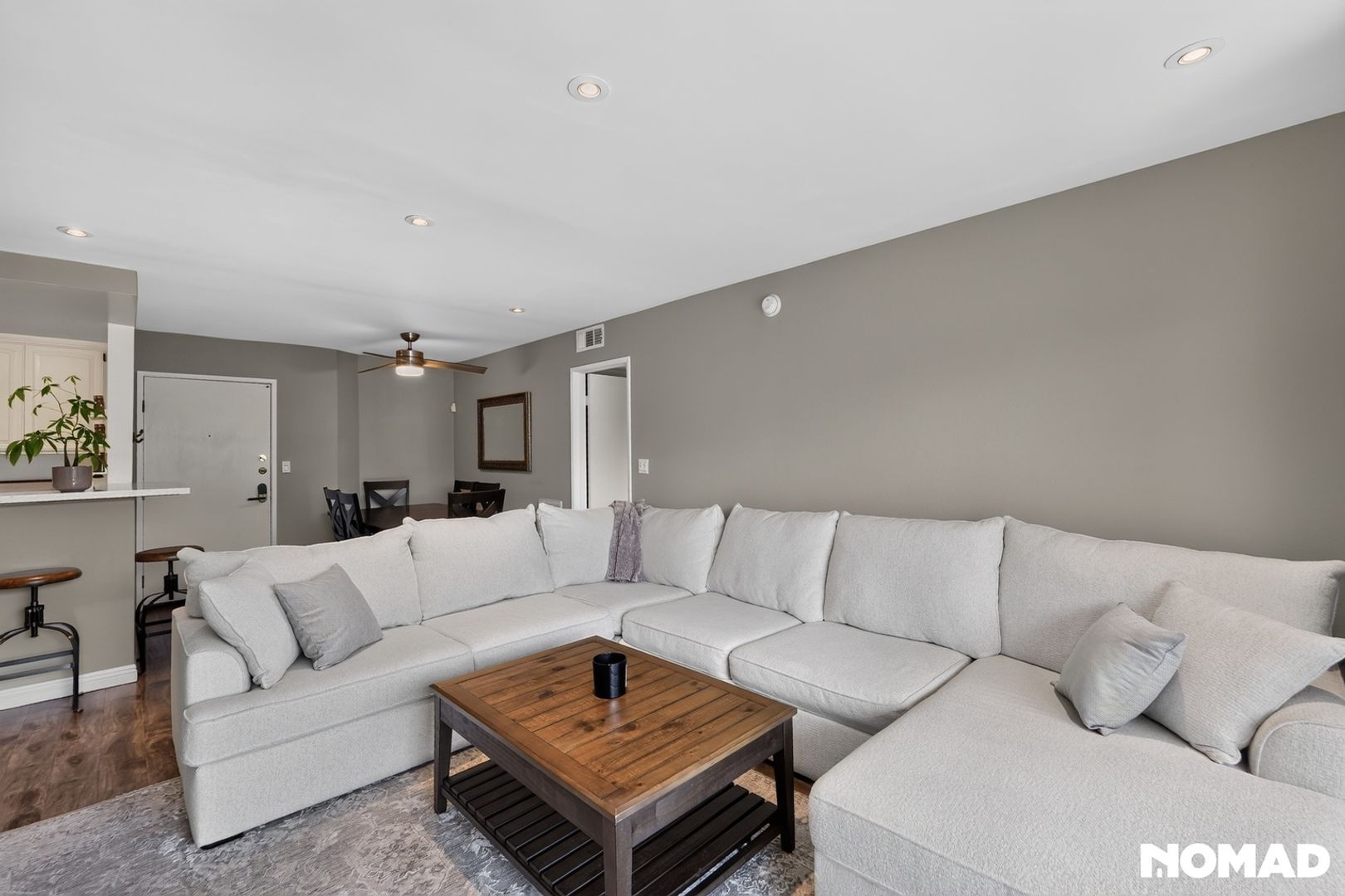 Woodland Hills Condo: 22100 Burbank Blvd