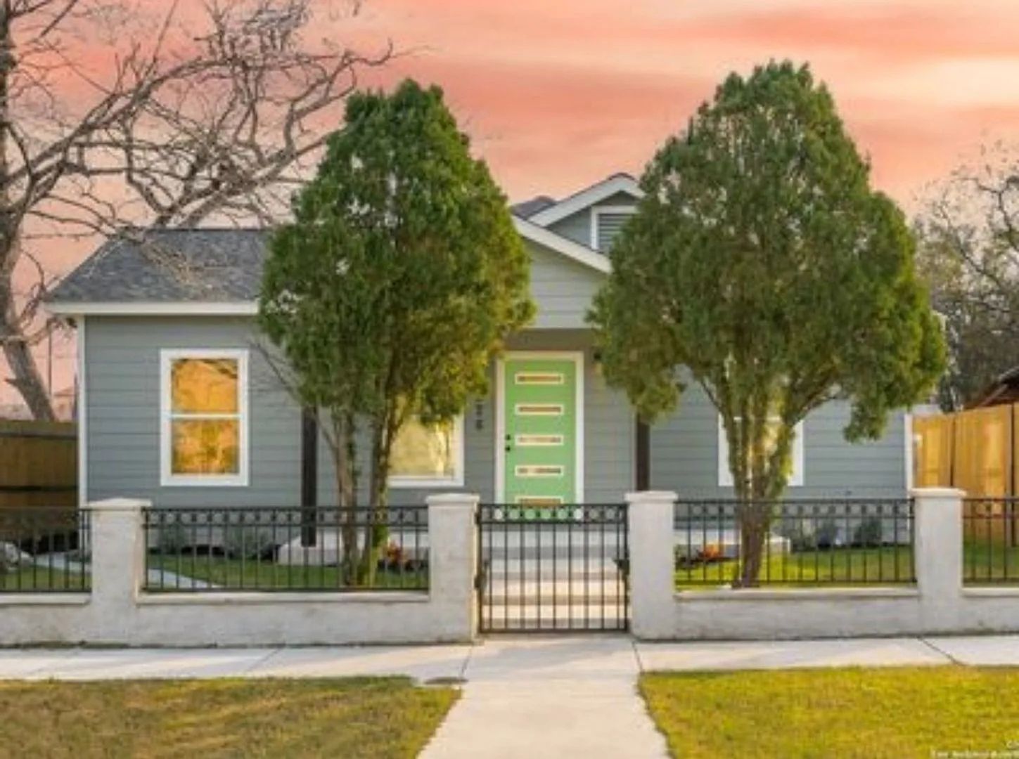 San Antonio House: 1226 Lamar St