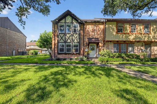 3 Bedroom Townhome – 2250 Shadowdale Dr, Houston, TX 77043