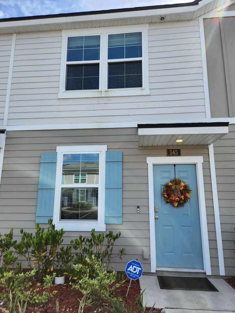 Orange Park Townhome: 545 Running Woods St