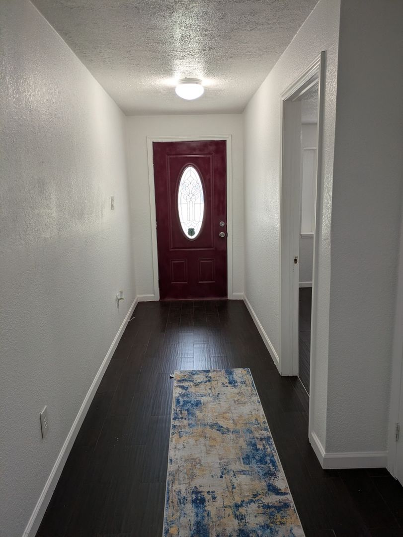 Houston House: 11127 Sageview Dr