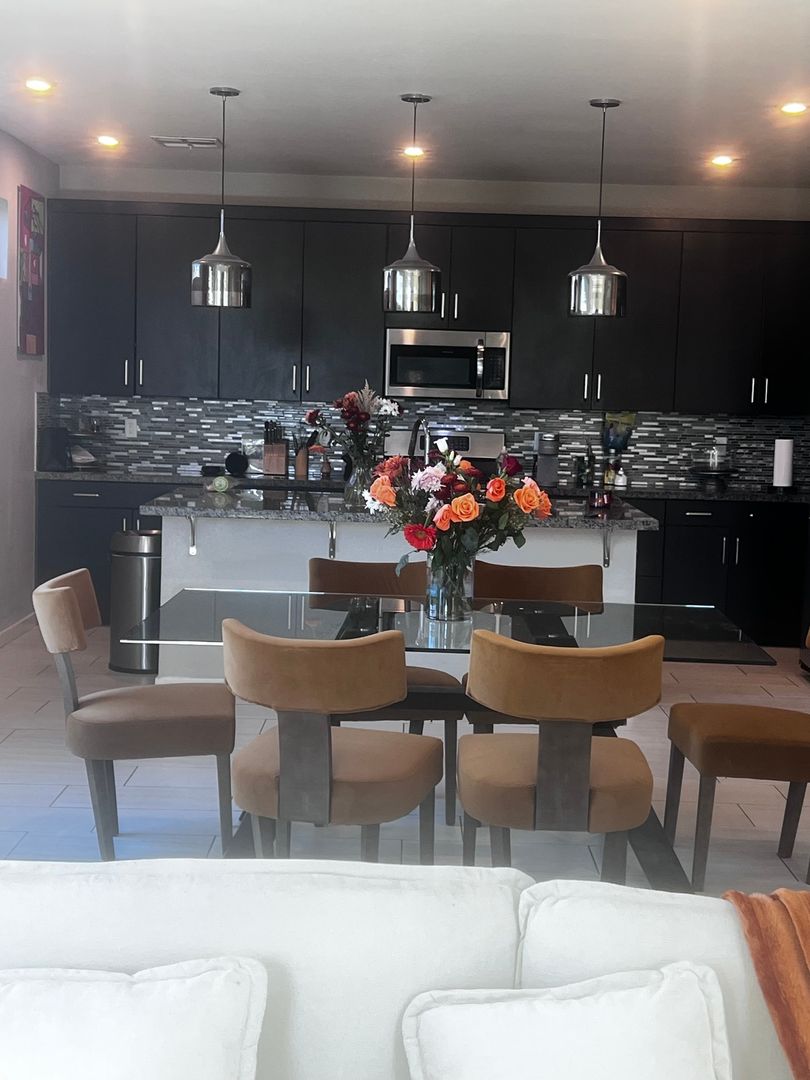 North Las Vegas House: 6913 Boulder View St