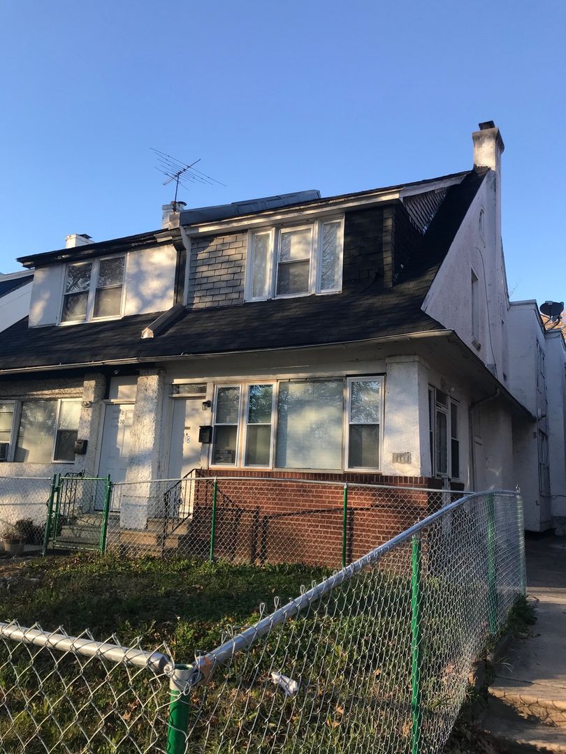 Philadelphia Townhome: 4832 E Roosevelt Blvd