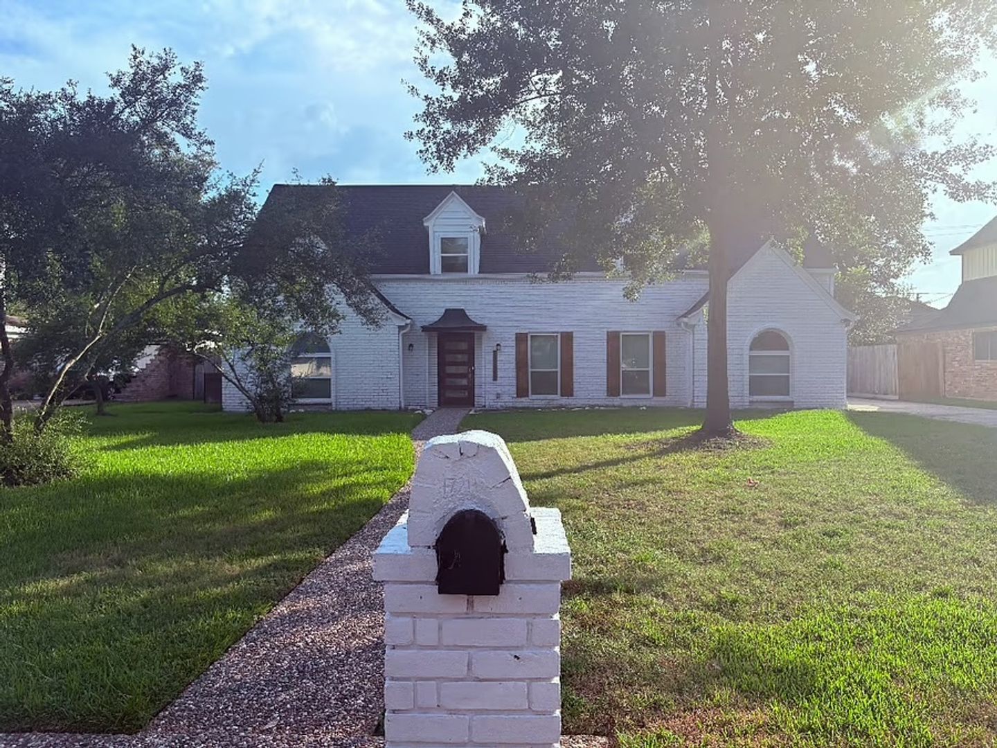 Houston House: 17211 Rolling Creek Dr