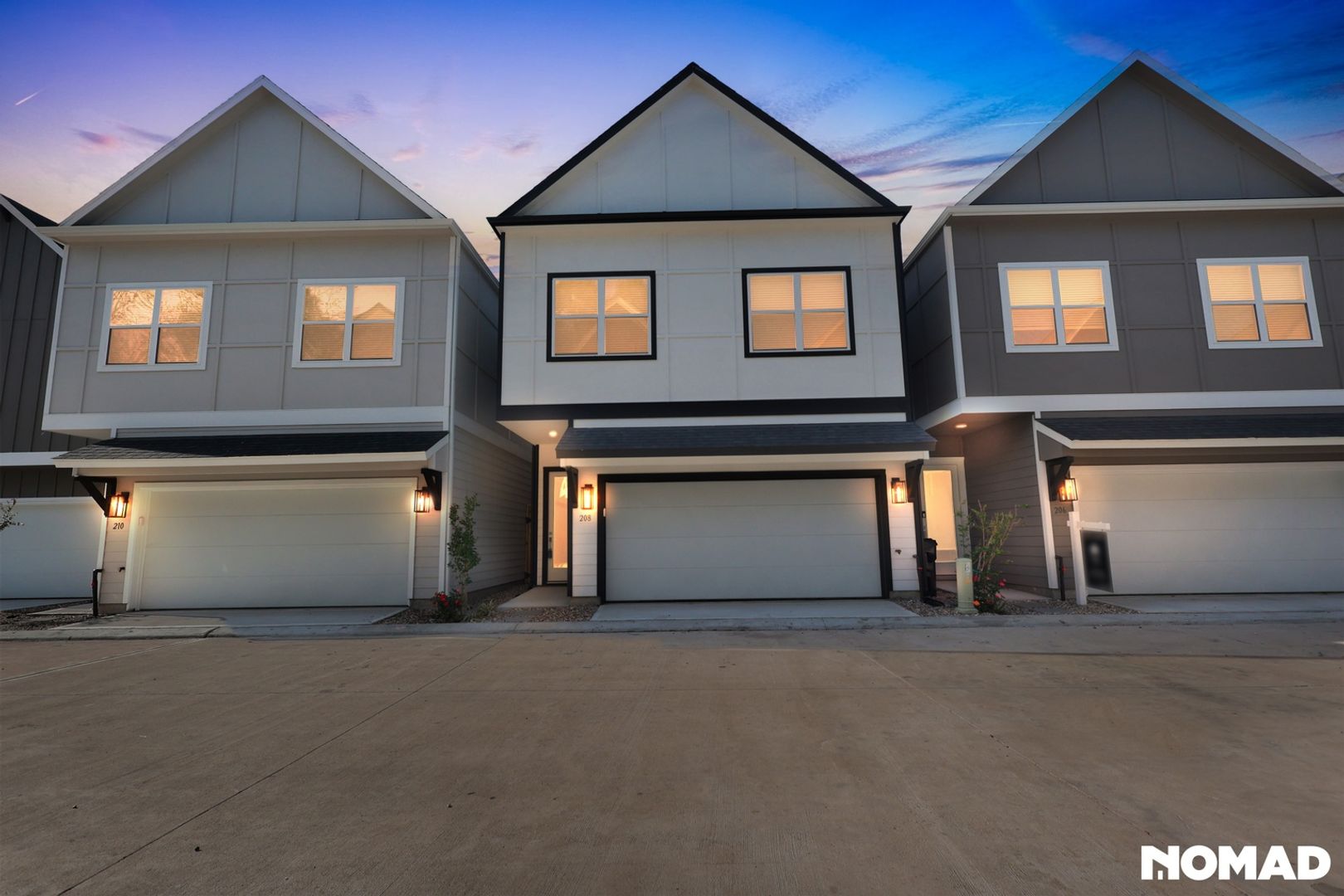 Houston House: 208 Clark Meadows Ln