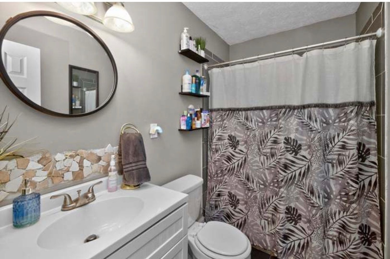 Frankfort House: 108 Farmers Ln