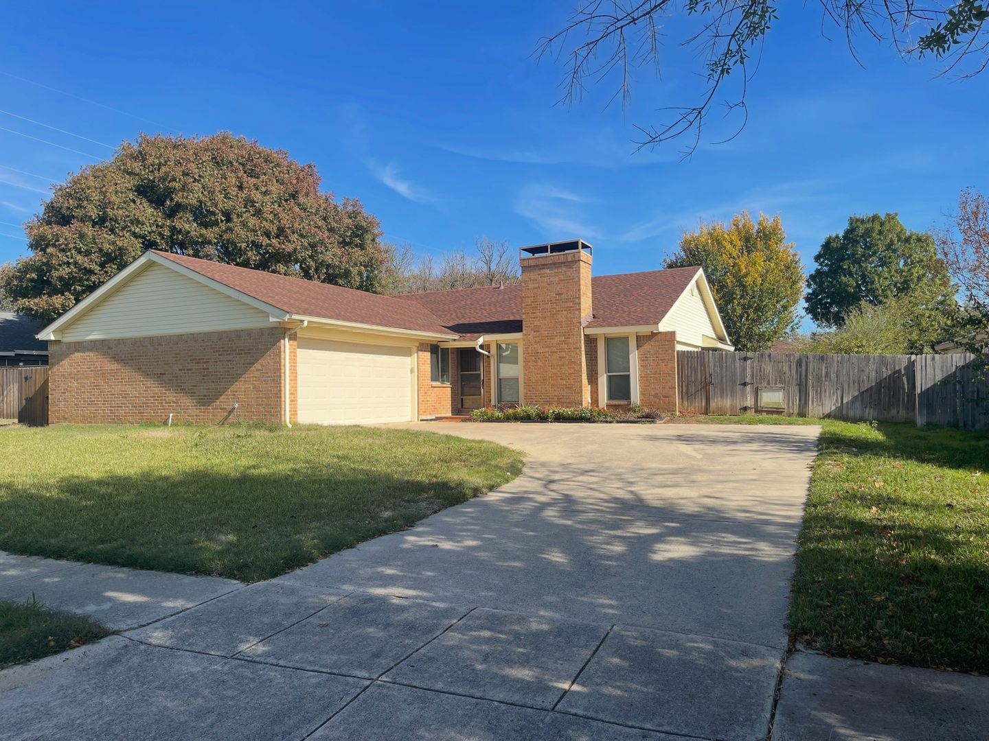 Bedford House: 2201 Sage Ln