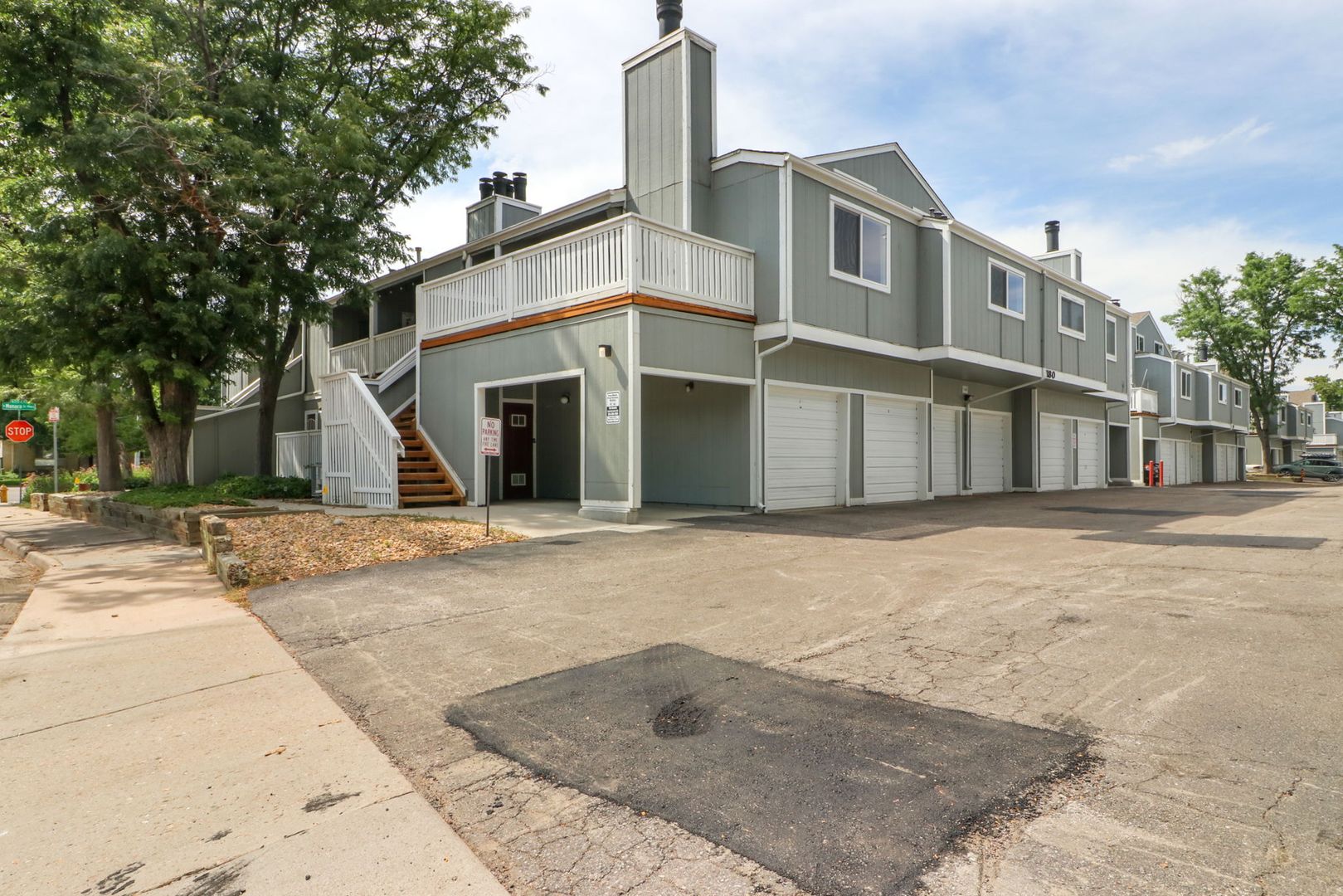 Denver House: 1180 S Monaco Pkwy