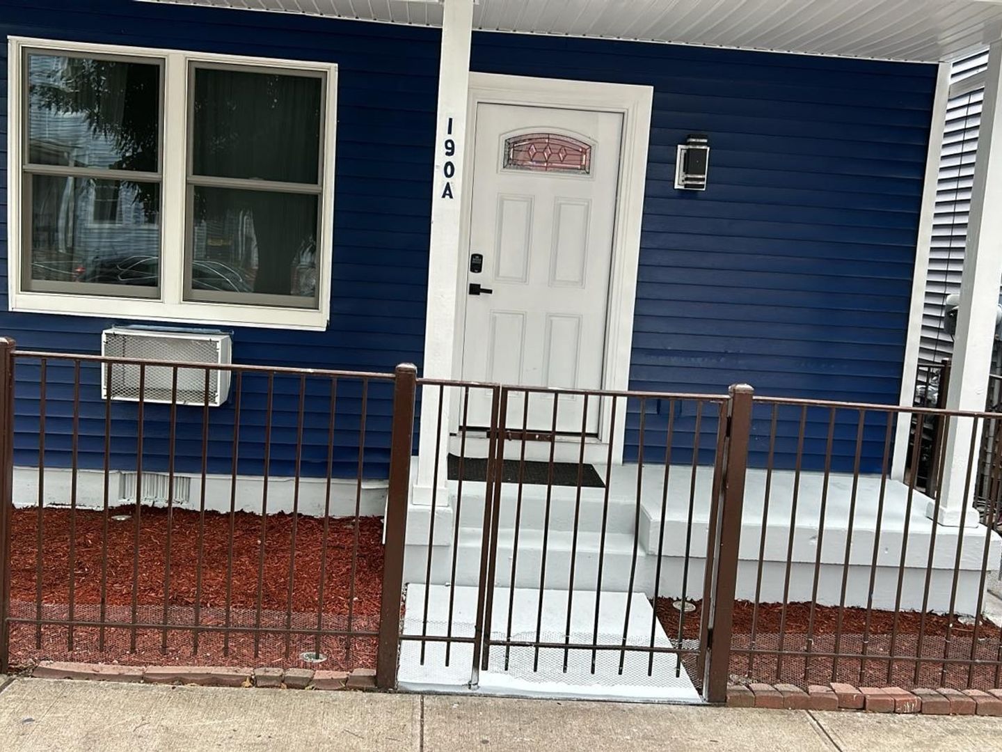 Jersey City Townhome: 190 Dwight St