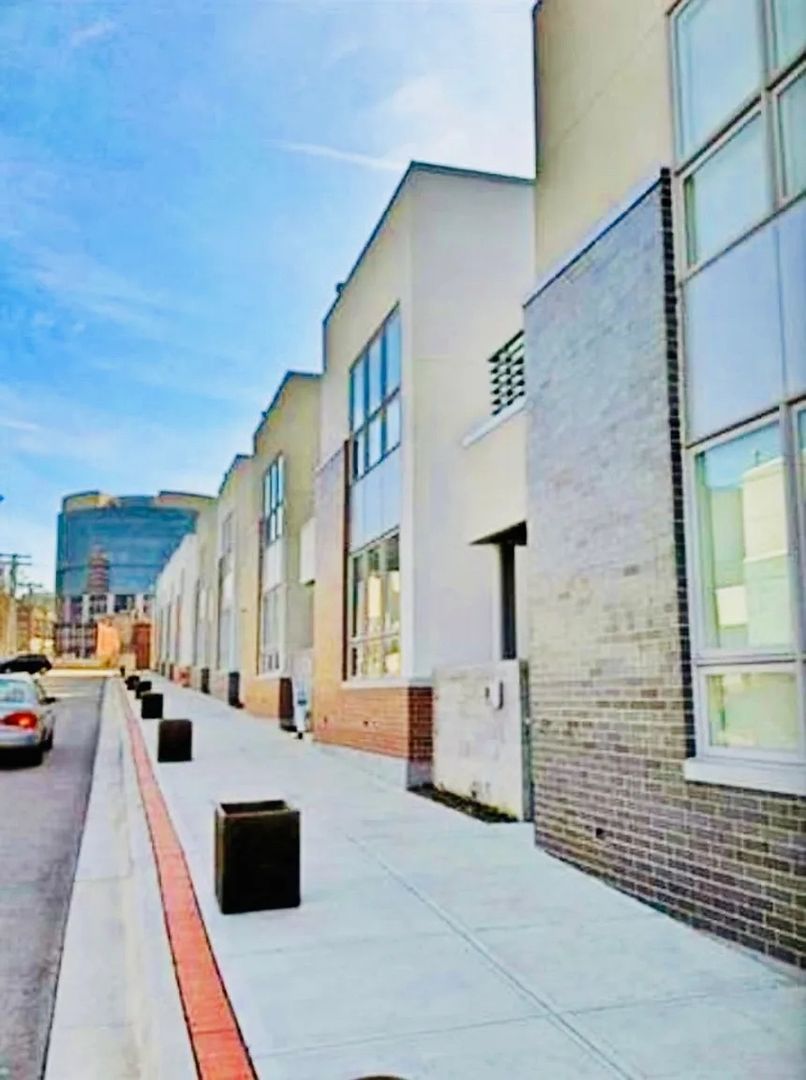 Kansas City Condo: 527 Oak St