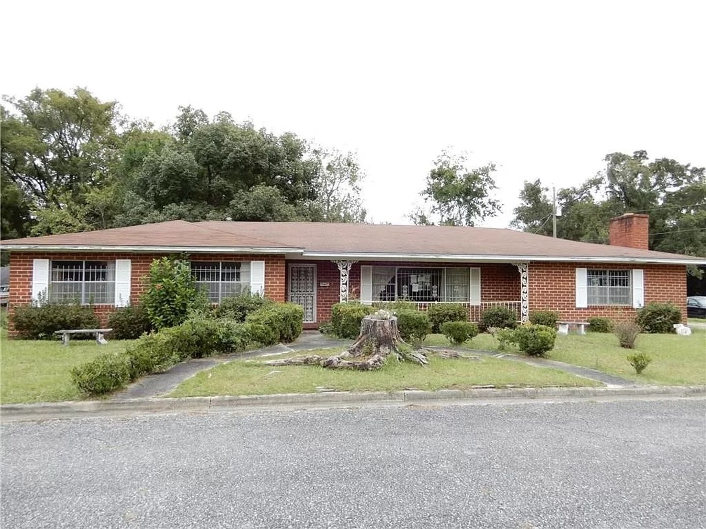 Brunswick House: 3204 Gordon St