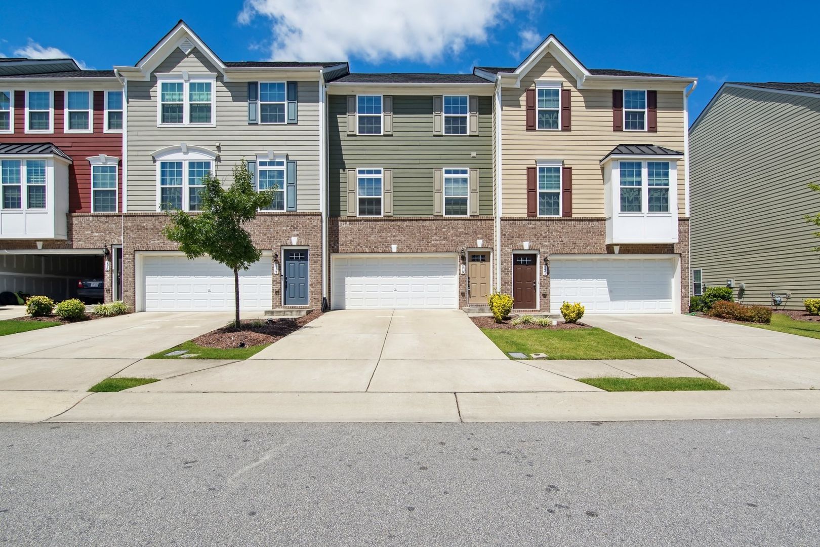 Durham House: 119 Cross Country Way
