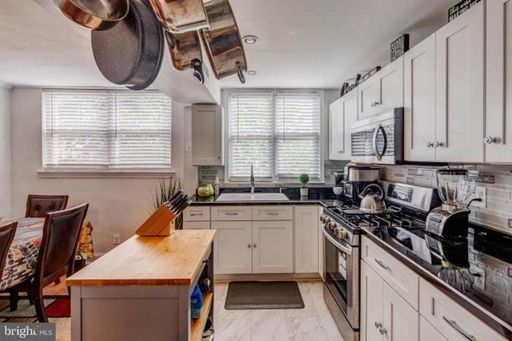 Charming 3BR Townhome in Philadelphia – photo 1