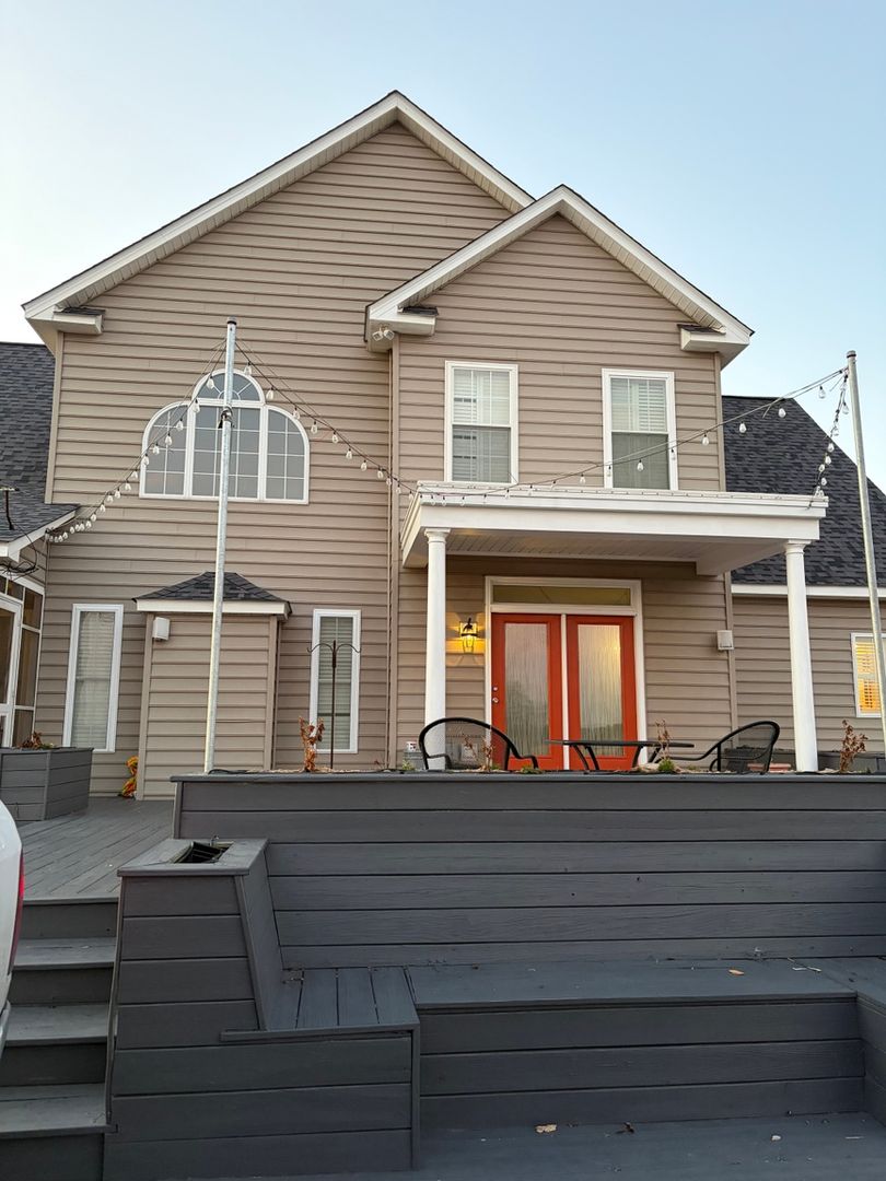 Oak City House: 1885 Bennett Rd