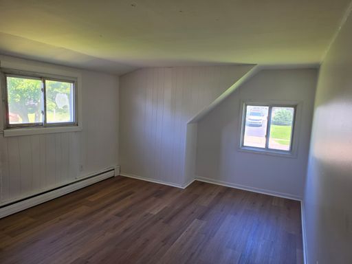 Spacious 4BR House in Levittown – photo 1