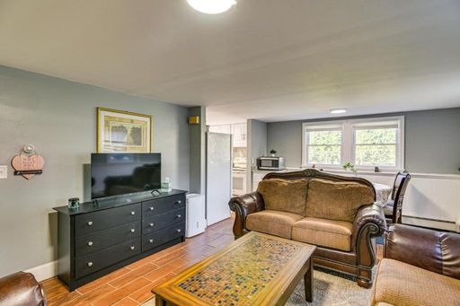 Charming 1BR House in South Easton