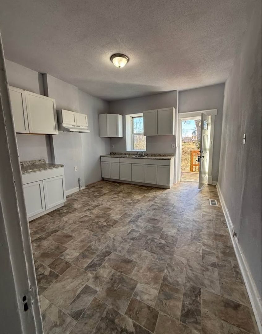 Saint Louis House: 1343 Walton Ave