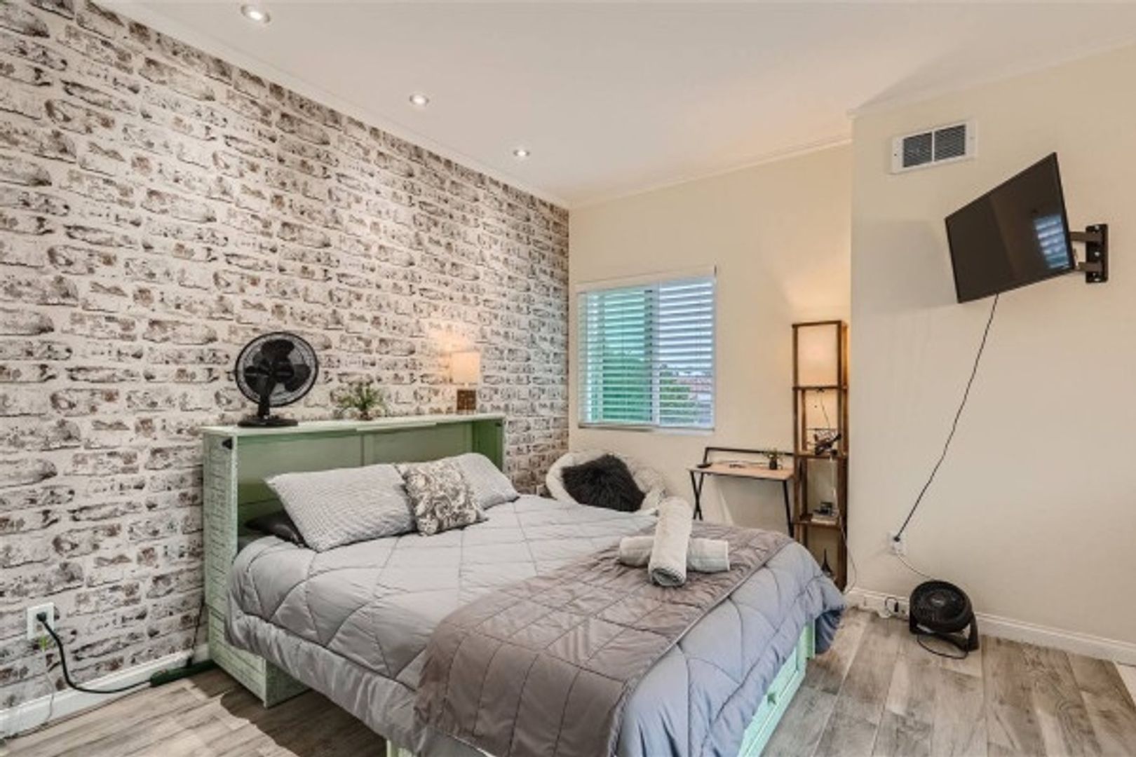 San Diego Condo: 2650 Broadway