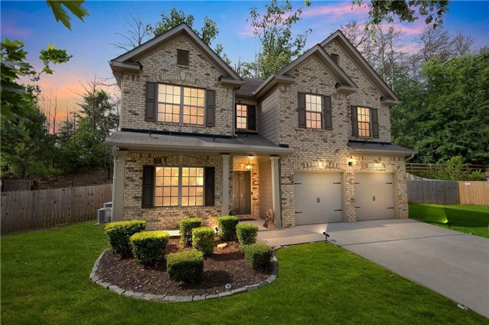 Dallas House: 87 Wedge Wood Way