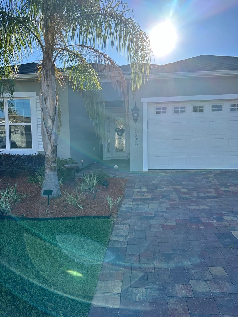 Oxford House: 10339 Addison Shore Way