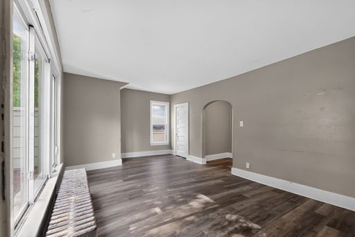 2 Bedroom Upper Unit Across from Rose Park – photo 1