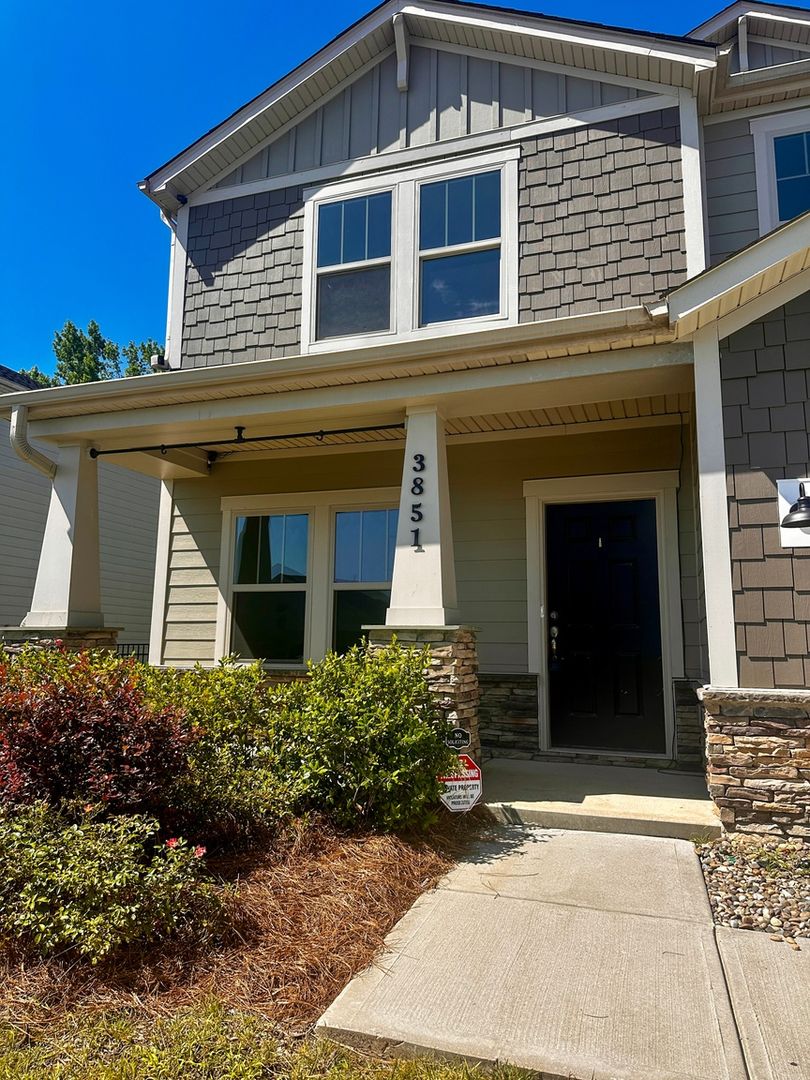 Kannapolis House: 3851 Longmore Ln