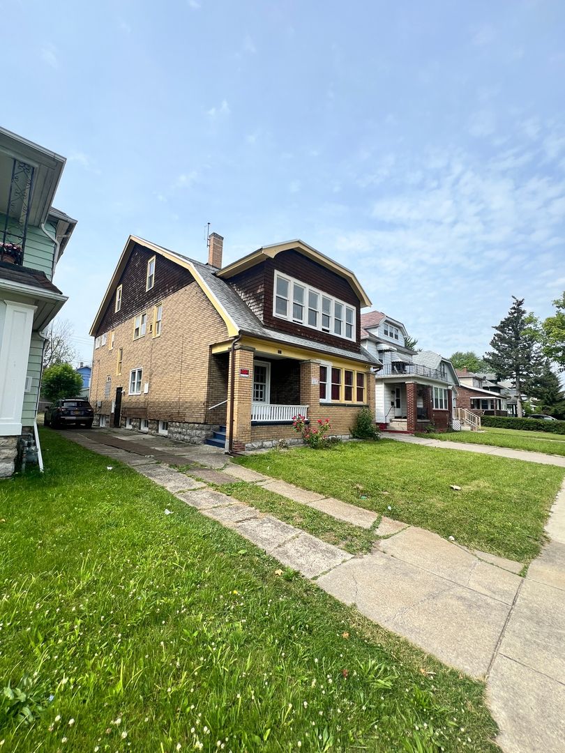 Buffalo Townhome: 313 Lasalle Ave